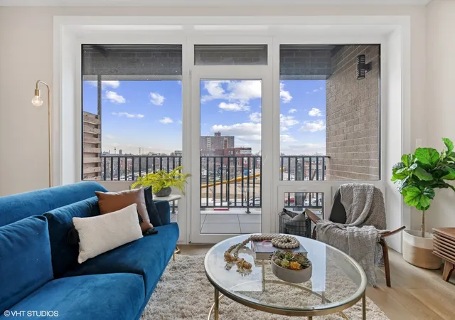 Listing Photo 4 - Condo for sale in building located at 2342 W Adams St, Chicago, IL 60612 - Unit #402