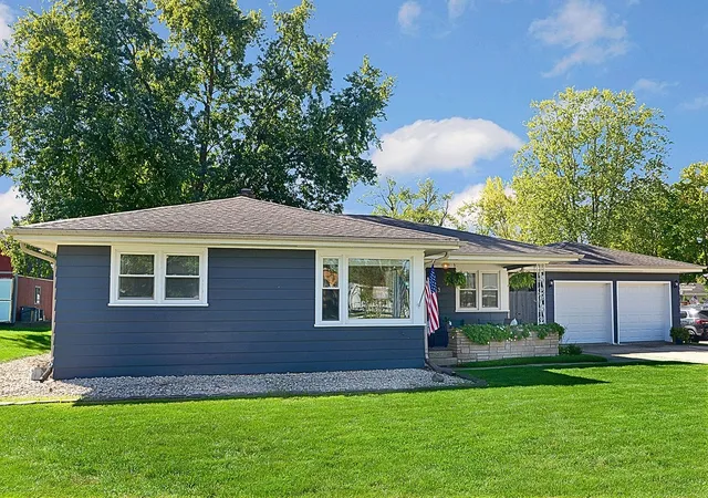 Single family home for sale at 413 Hillside Ave, Ottawa, IL 61350 | MLS# 12774743