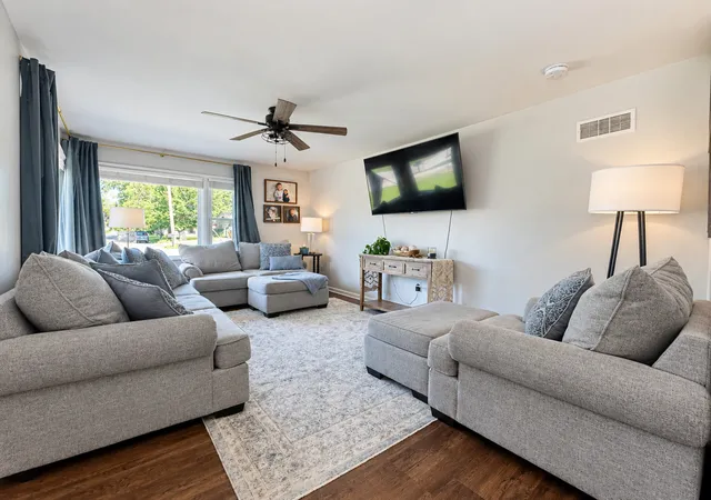 Photo 2 of Single family home for sale at 413 Hillside Ave, Ottawa, IL 61350 | MLS# 12774743 | Listing updated on 2026-10-05