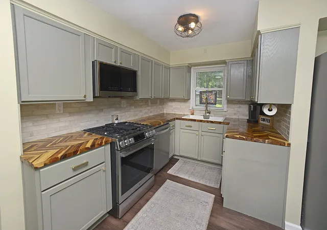 Photo 4 of Single family home for sale at 413 Hillside Ave, Ottawa, IL 61350 | MLS# 12774743 | Listing updated on 2026-10-05