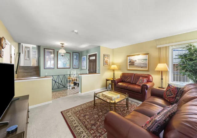 Photo 2 of Single family home for sale at 162 E Jackson St, Elmhurst, IL 60126 | MLS# 12774746 | Listing updated on 2026-10-28