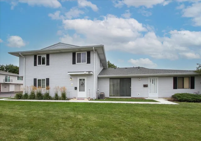 Photo 2 of Condo for sale at 204 Shattuck Ct #204, Schaumburg, IL 60194 | MLS# 12774751 | Listing updated on 2026-10-06
