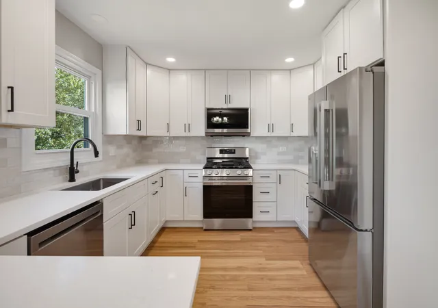 Photo 3 of Single family home for sale at 225 Farmhill Dr, Algonquin, IL 60102 | MLS# 12774756 | Listing updated on 2026-10-07