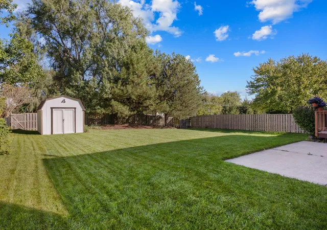 Photo 4 of Single family home for sale at 225 Farmhill Dr, Algonquin, IL 60102 | MLS# 12774756 | Listing updated on 2026-10-07