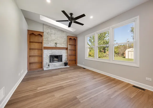 Photo 2 of Single family home for sale at 225 Farmhill Dr, Algonquin, IL 60102 | MLS# 12774756 | Listing updated on 2026-10-07