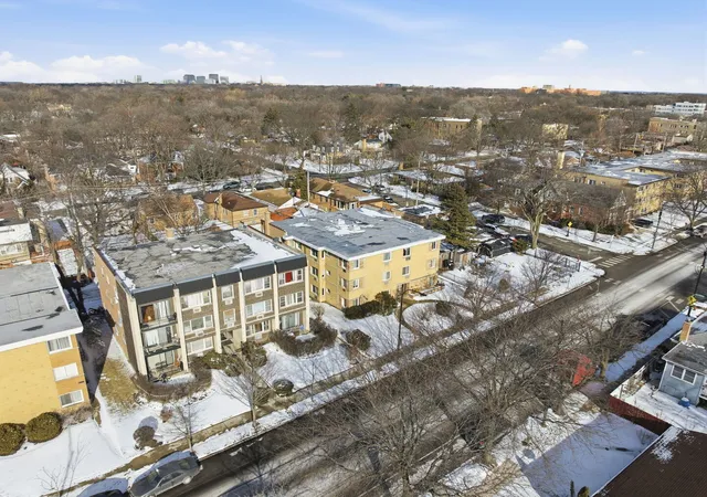 Photo 2 of Condo for sale at 1609 Howard St #2, Evanston, IL 60202 | MLS# 12774769 | Listing updated on 2026-10-08