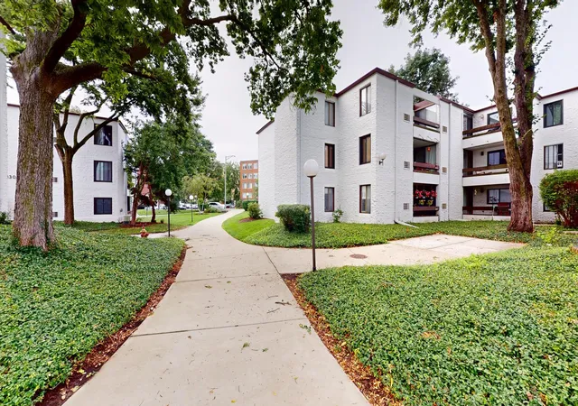 Photo 1 of Condo for sale at 334 W Miner St #3B, Arlington Heights, IL 60005 | MLS# 12774779 | Listing updated on 2026-10-07