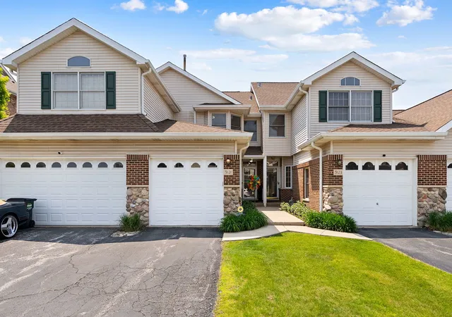 Photo 1 of Townhouse for sale at 5121 Deblin Ln, Oak Lawn, IL 60453 | MLS# 12774781 | Listing updated on 2026-10-07