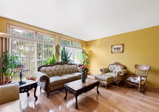 Photo 4 of Townhouse for sale at 5121 Deblin Ln, Oak Lawn, IL 60453 | MLS# 12774781 | Listing updated on 2026-10-07