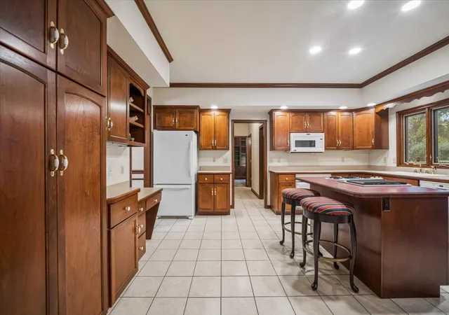 Photo 3 of Single family home for sale at 2310 Big Woods Dr, Batavia, IL 60510 | MLS# 12774784 | Listing updated on 2026-10-08