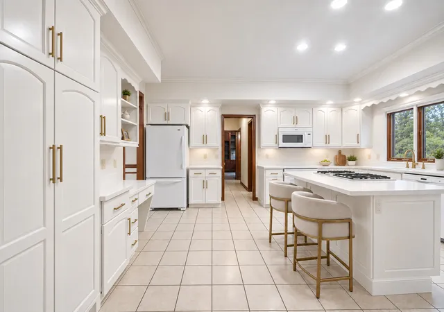 Photo 4 of Single family home for sale at 2310 Big Woods Dr, Batavia, IL 60510 | MLS# 12774784 | Listing updated on 2026-10-08
