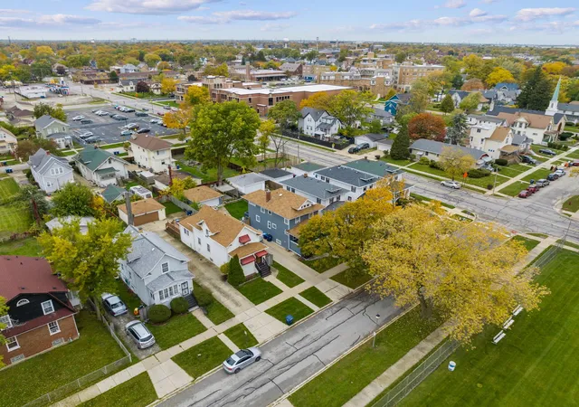 Photo 3 of Single family home for sale at 606 S 2nd Avenue, Maywood, IL 60153 | MLS# 12774791 | Listing updated on 2026-10-07