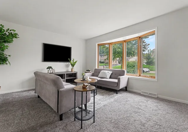 Photo 3 of Single family home for sale at 362 N Edgewood Ave, Lombard, IL 60148 | MLS# 12774793 | Listing updated on 2026-10-02