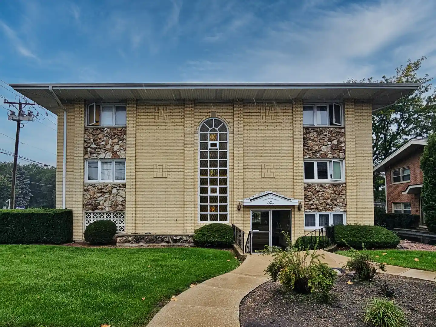 Listing Photo 1 - Condo for sale in 2 N Dee Rd located at 2 N Dee Rd, Park Ridge, IL 60068 - Unit #203