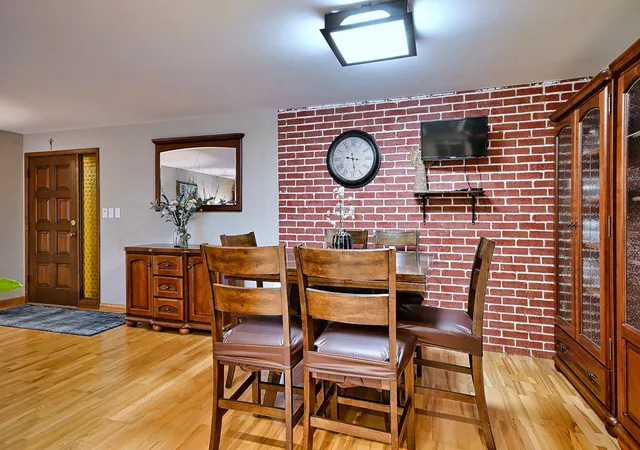 Listing Photo 5 - Condo for sale in building located at 2 N Dee Rd, Park Ridge, IL 60068 - Unit #203