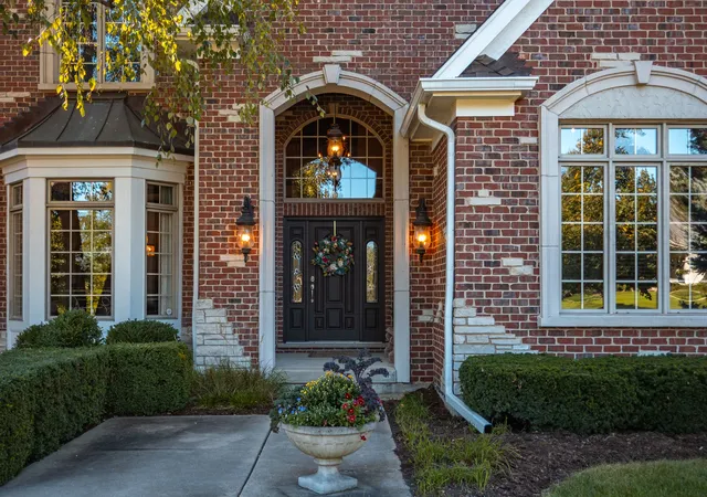 Photo 2 of Single family home for sale at 4015 Prairie Xing Dr, Saint Charles, IL 60175 | MLS# 12774807 | Listing updated on 2026-10-22