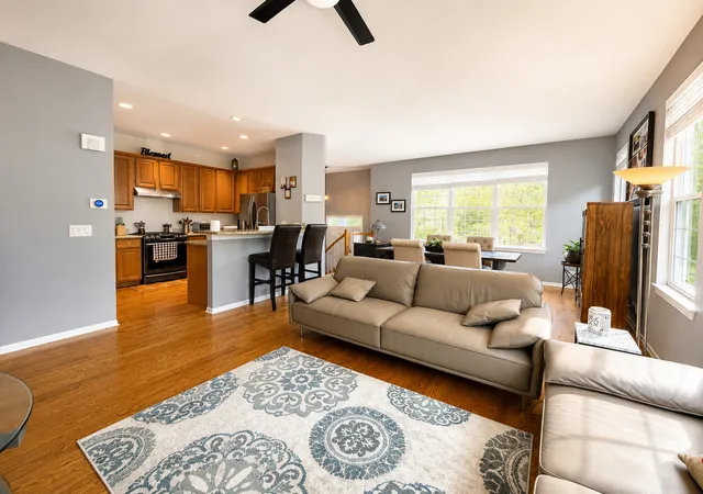 Photo 4 of Townhouse for sale at 394 Broadmoor Ln, Bartlett, IL 60103 | MLS# 12774812 | Listing updated on 2026-10-07