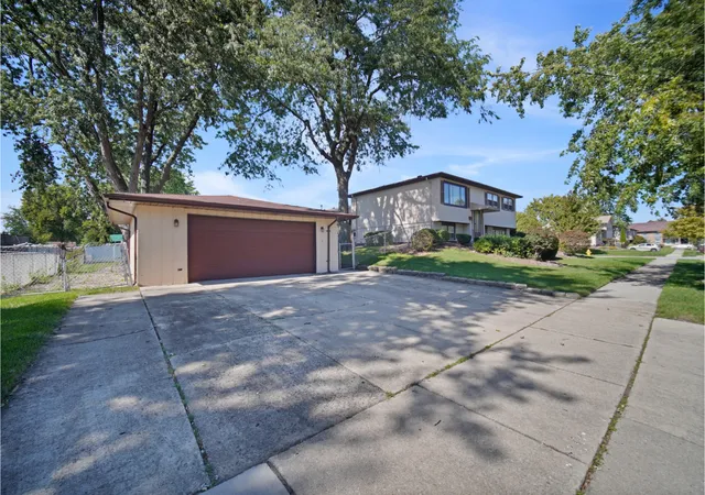 Photo 2 of Sale Pending at 16010 Olcott Ave, Tinley Park, IL 60477 | MLS# 12774813 | Listing updated on 2026-10-07