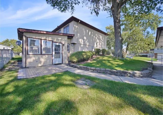 Photo 3 of Sale Pending at 16010 Olcott Ave, Tinley Park, IL 60477 | MLS# 12774813 | Listing updated on 2026-10-07
