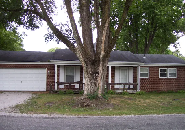 Single family home for sale at 400 S Sangamon St, Bement, IL 61813 | MLS# 12774824