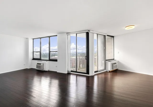 Photo 2 of Condo for sale at 3925 Triumvera Dr #12E, Glenview, IL 60025 | MLS# 12774828 | Listing updated on 2026-10-07