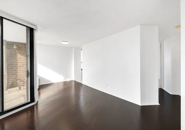 Photo 3 of Condo for sale at 3925 Triumvera Dr #12E, Glenview, IL 60025 | MLS# 12774828 | Listing updated on 2026-10-07