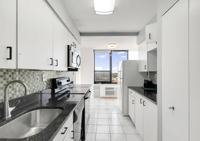 Photo 4 of Condo for sale at 3925 Triumvera Dr #12E, Glenview, IL 60025 | MLS# 12774828 | Listing updated on 2026-10-07