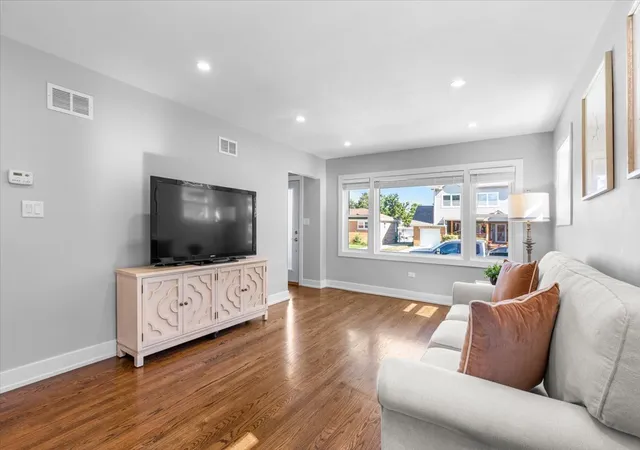 Photo 3 of Single family home for sale at 3232 N Oleander Ave, Chicago, IL 60634 | MLS# 12774836 | Listing updated on 2026-10-09