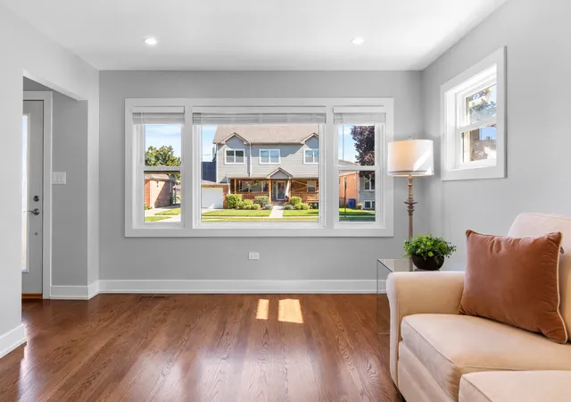Photo 4 of Single family home for sale at 3232 N Oleander Ave, Chicago, IL 60634 | MLS# 12774836 | Listing updated on 2026-10-09