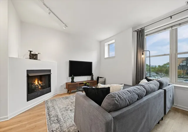 Photo 4 of Condo for sale at 1341 N Halsted St #3N, Chicago, IL 60642 | MLS# 12774850 | Listing updated on 2026-10-08