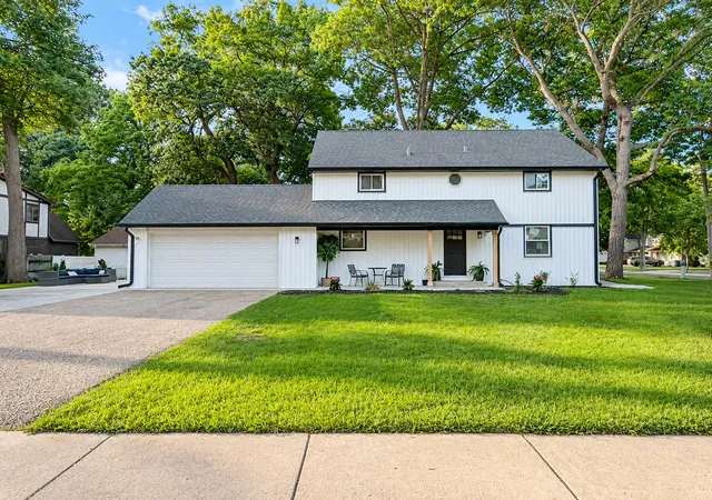 Photo 2 of Single family home for sale at 300 W North Ave, Bartlett, IL 60103 | MLS# 12774878 | Listing updated on 2026-10-07