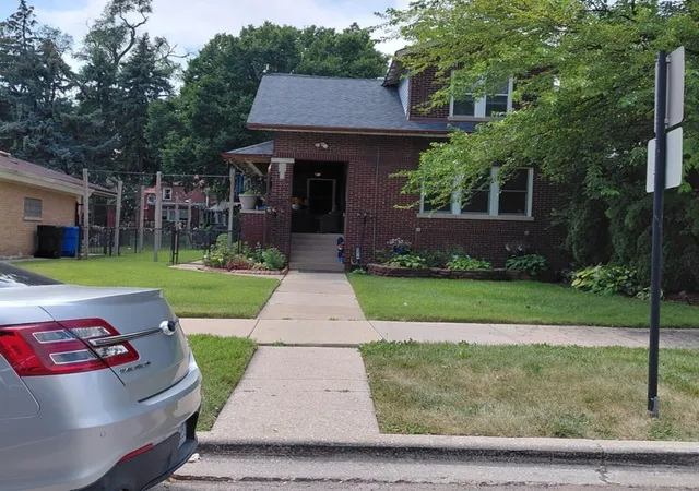 Photo 2 of Single family home for sale at 9514 S Leavitt St, Chicago, IL 60643 | MLS# 12774887 | Listing updated on 2026-10-07