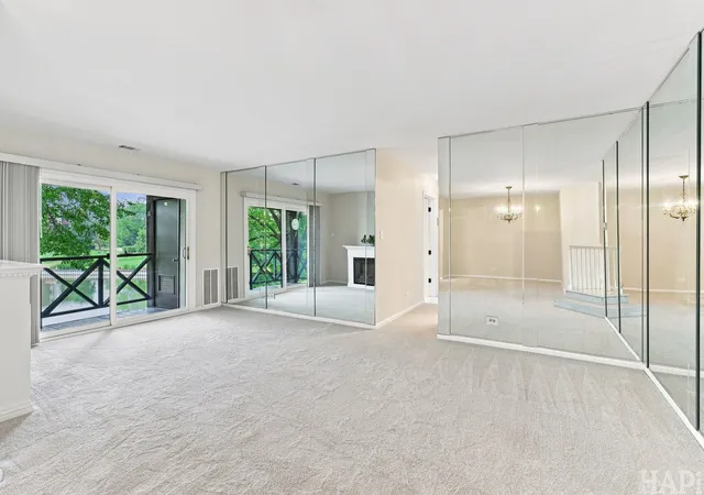 Listing Photo 5 - Condo for sale in building located at 1082 Creekside Ct, Wheeling, IL 60090 - Unit #2B