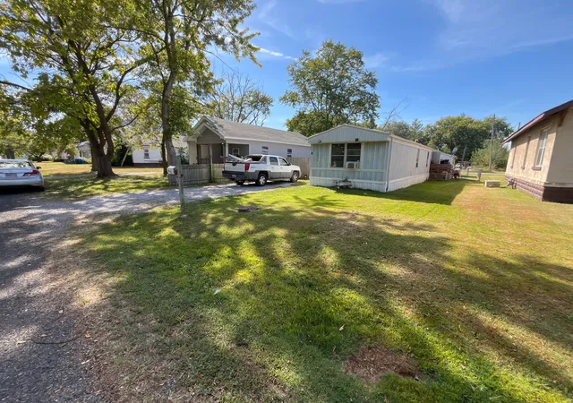 Photo 1 of Single family home for sale at 1004 Case St, Centralia, IL 62801 | MLS# 12774909 | Listing updated on 2026-10-07