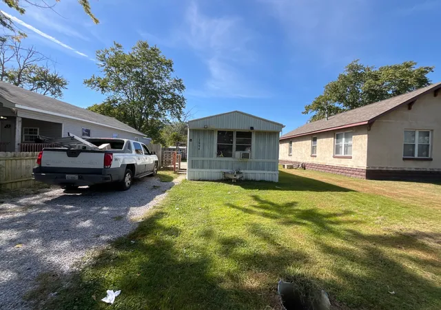Photo 2 of Single family home for sale at 1004 Case St, Centralia, IL 62801 | MLS# 12774909 | Listing updated on 2026-10-07