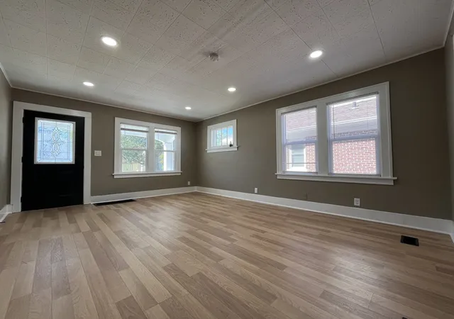 Photo 2 of Single family home for sale at 466 Hinman St, Aurora, IL 60505 | MLS# 12774930 | Listing updated on 2026-10-05