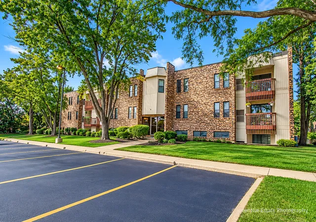 Photo 2 of Condo for sale at 2212 Country Clb Dr #4, Woodridge, IL 60517 | MLS# 12774935 | Listing updated on 2026-10-06