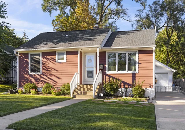 Photo 1 of Single family home for sale at 124 W Crystal Ave, Lombard, IL 60148 | MLS# 12774939 | Listing updated on 2026-10-08