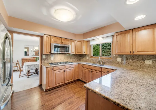Photo 3 of Single family home for sale at 1011 Iroquois Dr, Elgin, IL 60123 | MLS# 12774944 | Listing updated on 2026-10-28