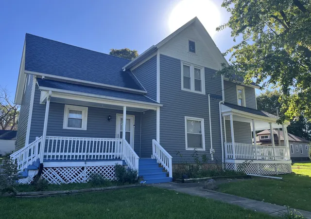 Photo 1 of Single family home for sale at 802 2nd Avenue, Aurora, IL 60505 | MLS# 12774968 | Listing updated on 2026-10-08