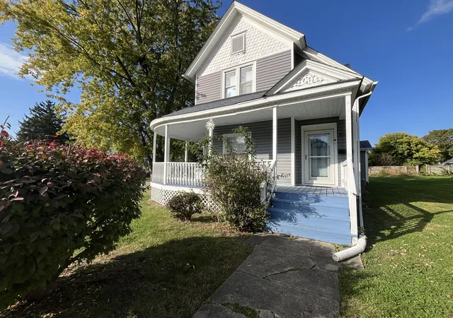 Photo 1 of Single family home for sale at 802 2nd Avenue, Aurora, IL 60505 | MLS# 12774968 | Listing updated on 2026-10-22