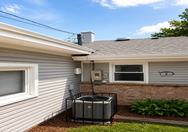 Photo 3 of Single family home for sale at 439 Niagara St, Park Forest, IL 60466 | MLS# 12774979 | Listing updated on 2026-10-07