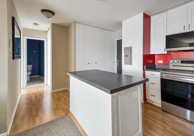 Photo 4 of Condo for sale at 3930 N Pine Grv Ave #2710, Chicago, IL 60613 | MLS# 12774985 | Listing updated on 2026-10-18