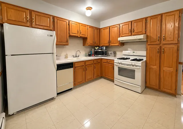 Photo 4 of Condo for sale at 1321 S Finley Rd #312, Lombard, IL 60148 | MLS# 12774986 | Listing updated on 2026-10-07