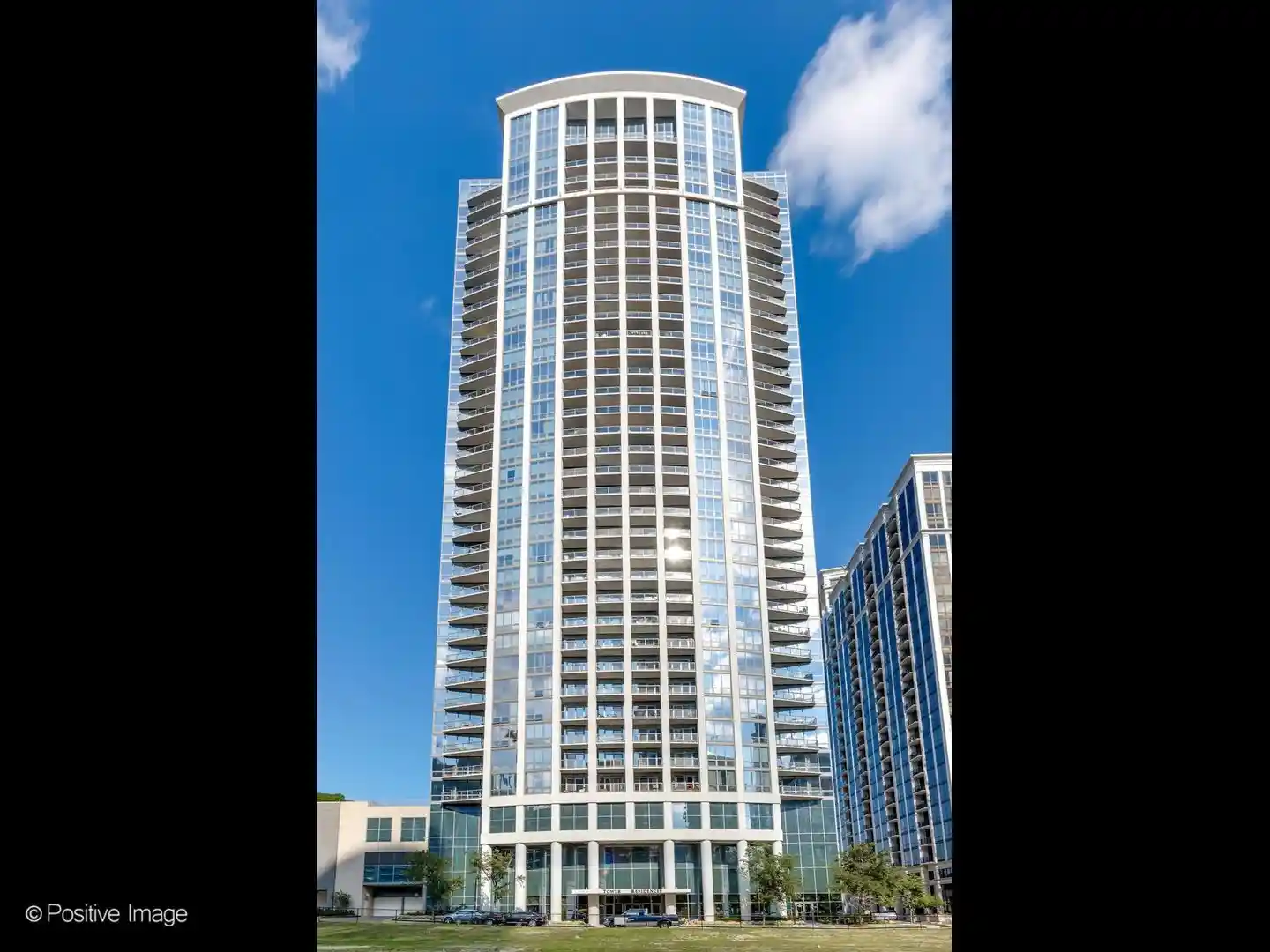 Listing Photo 1 - Condo for sale in 1235 S Prairie Ave located at 1235 S Prairie Ave, Chicago, IL 60605 - Unit #1404