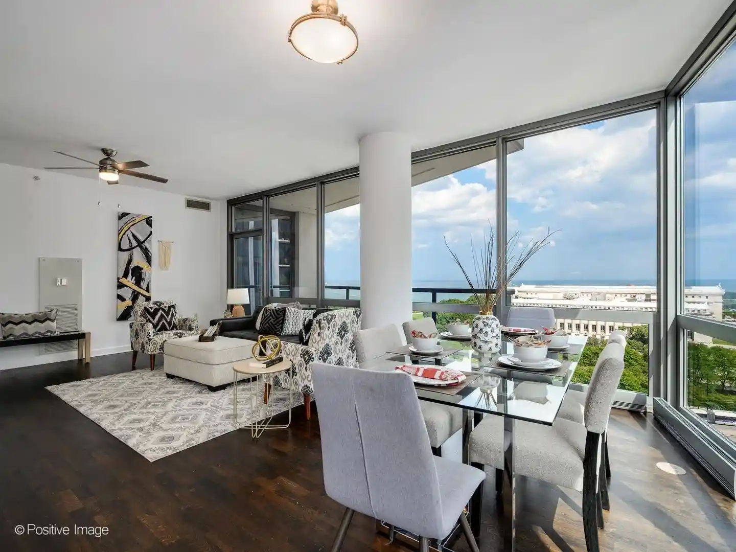 Listing Photo 2 - Condo for sale in 1235 S Prairie Ave located at 1235 S Prairie Ave, Chicago, IL 60605 - Unit #1404