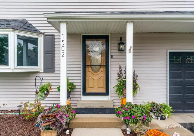 Photo 2 of Single family home for sale at 1502 Sunset Dr, Holiday Hills, IL 60051 | MLS# 12775010 | Listing updated on 2026-10-03