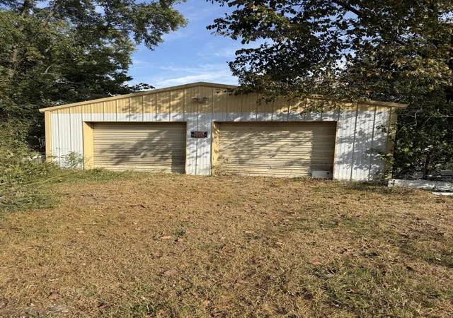 Photo 3 of Single family home for sale at 8141 E Tamaroa Rd, Tamaroa, IL 62888 | MLS# 12775030 | Listing updated on 2026-10-02