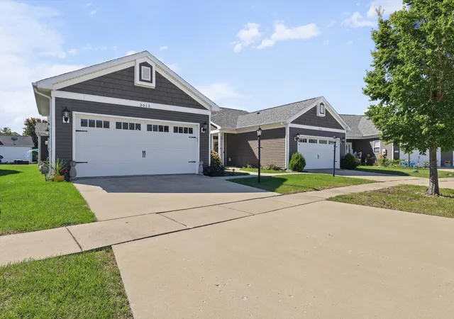 Listing Photo 4 - Condo for sale in building located at 3013 E Stillwater Lndg, Urbana, IL 61802 - Unit #3013