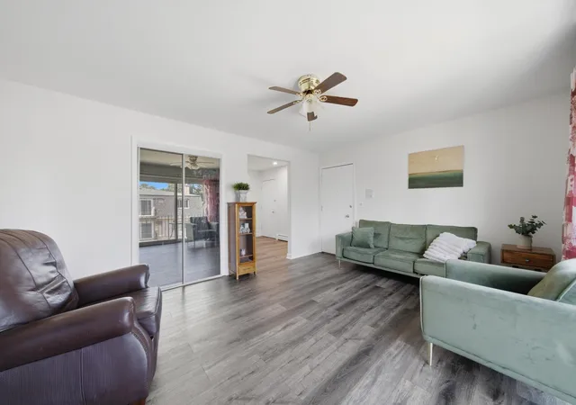 Listing Photo 5 - Condo for sale in building located at 1311 N Baldwin Ct, Palatine, IL 60074 - Unit #3A